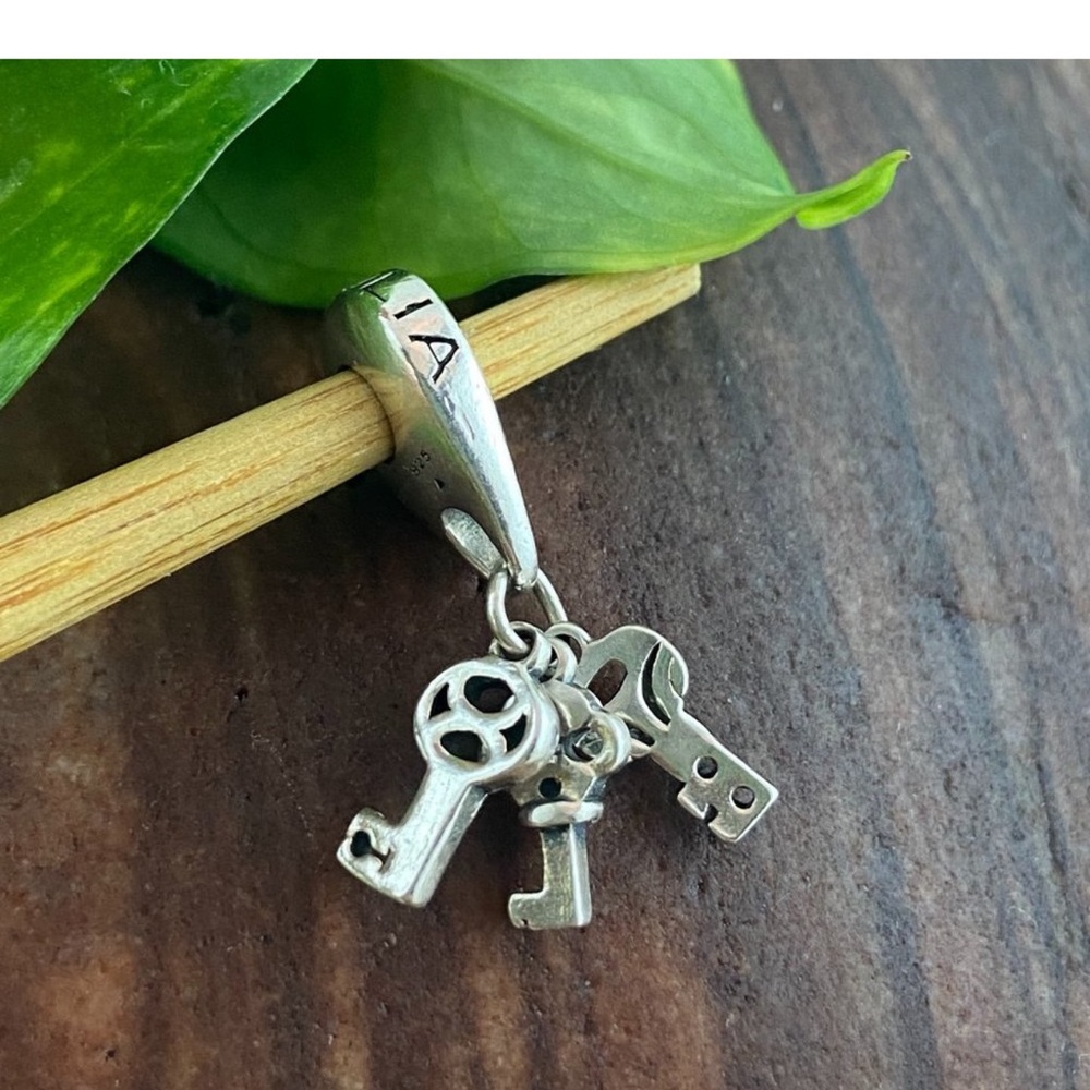 CHAMILIA HANGING KEYS OF LOVE, HOPE & FAITH DANGLE CHARM